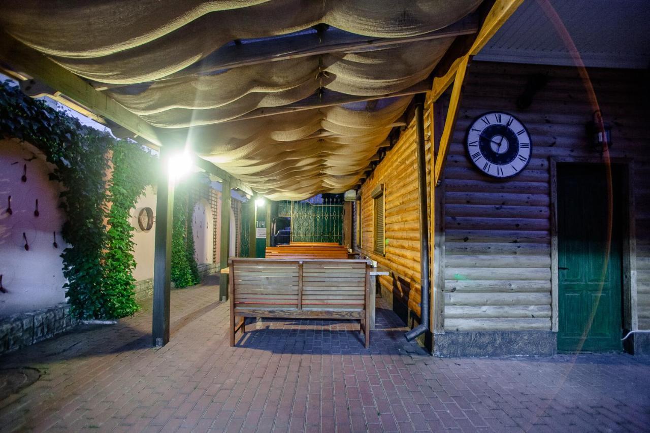 Pieno Piano Hotel Ривне Екстериор снимка