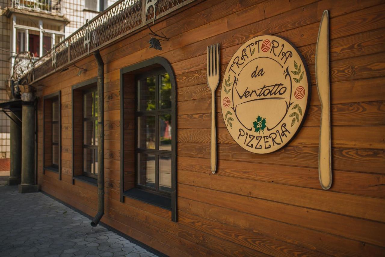 Pieno Piano Hotel Ривне Екстериор снимка