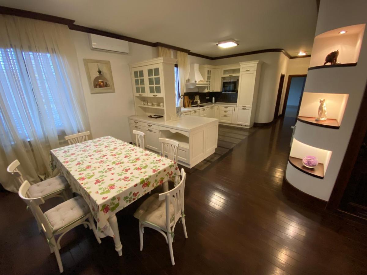 Pieno Piano Hotel Ривне Екстериор снимка