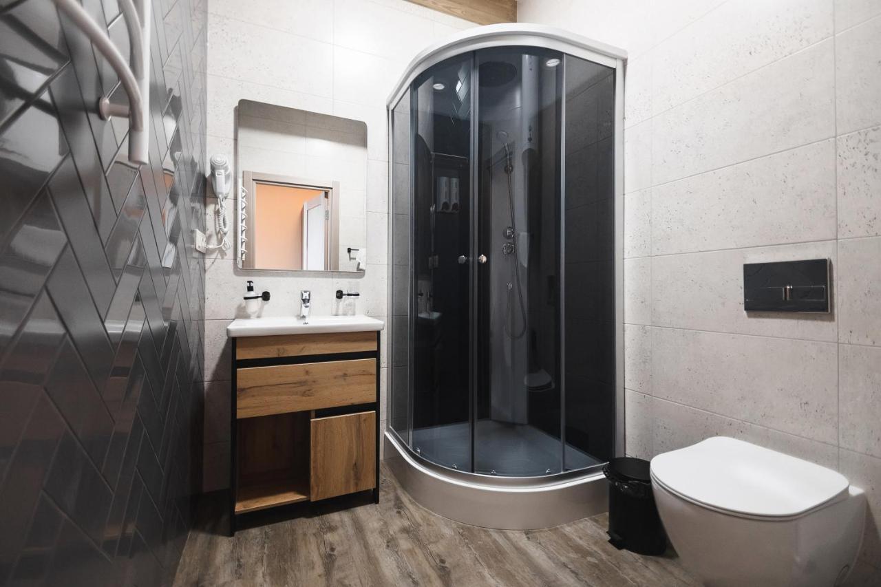 Pieno Piano Hotel Ривне Екстериор снимка