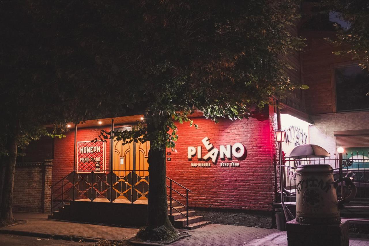 Pieno Piano Hotel Ривне Екстериор снимка