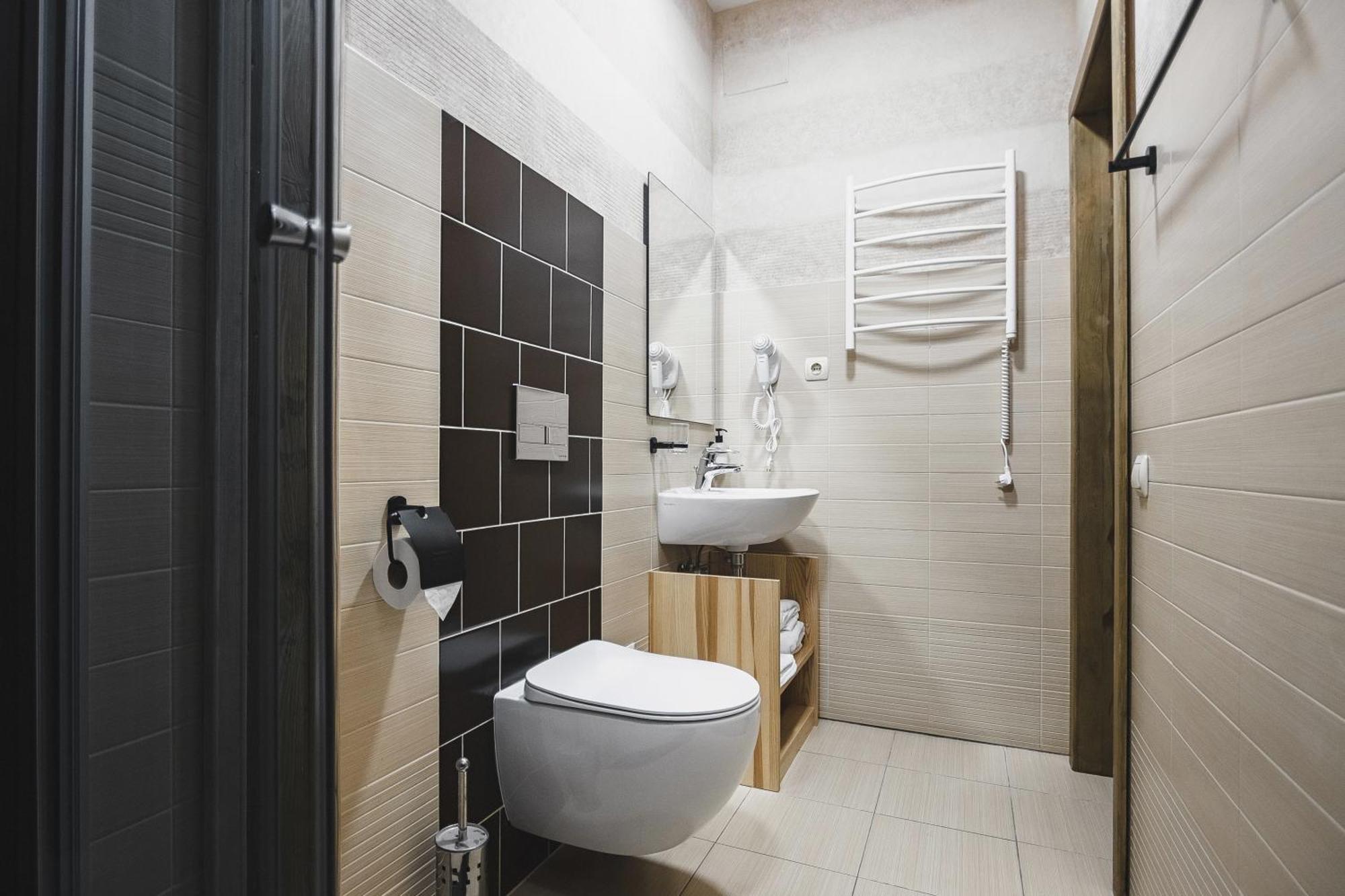 Pieno Piano Hotel Ривне Екстериор снимка