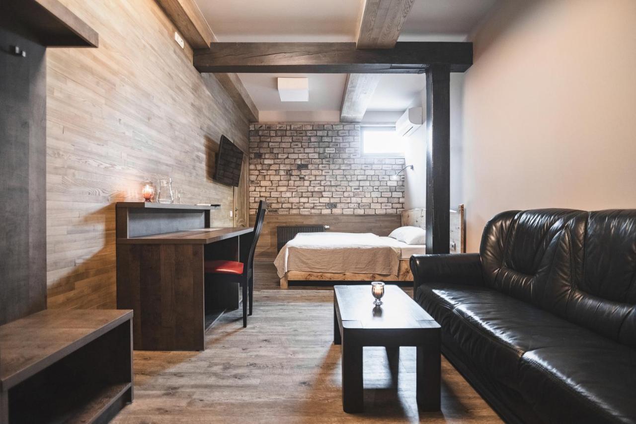 Pieno Piano Hotel Ривне Екстериор снимка