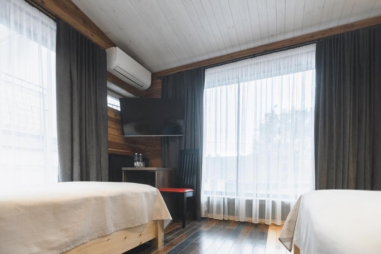 Pieno Piano Hotel Ривне Екстериор снимка